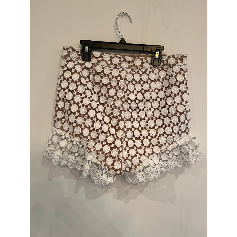 Amaryllis X Dani Austin White Lace Shorts - Picture 4 of 9